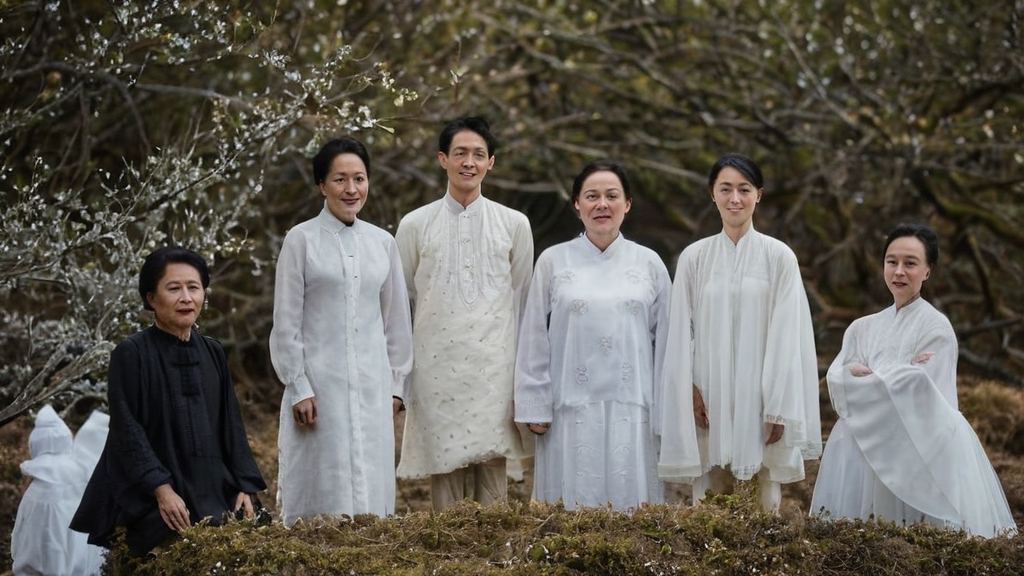 《流浪地球》主演张慧雯封面大片首曝 展现灵动纯美雪肤引发热议